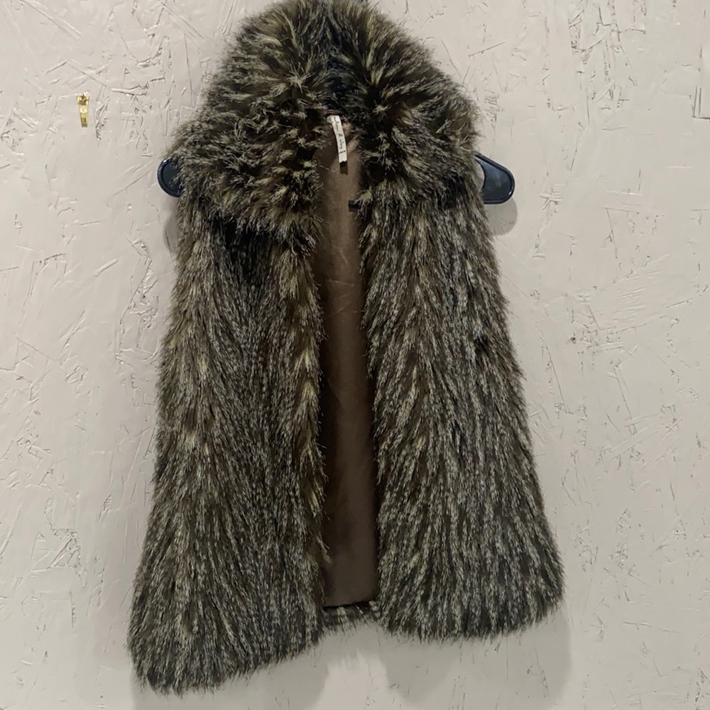 Willow and Clay Women’s faux fur vest
